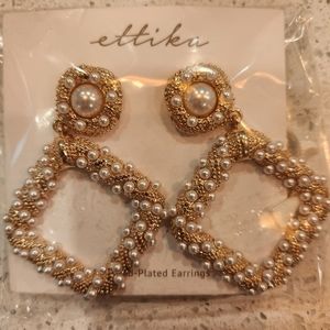 Pearl Knocker Statement earrings